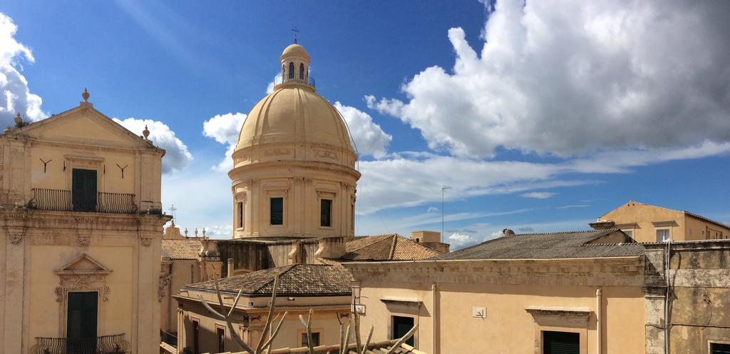 Casa Camelia Villa Noto Esterno foto